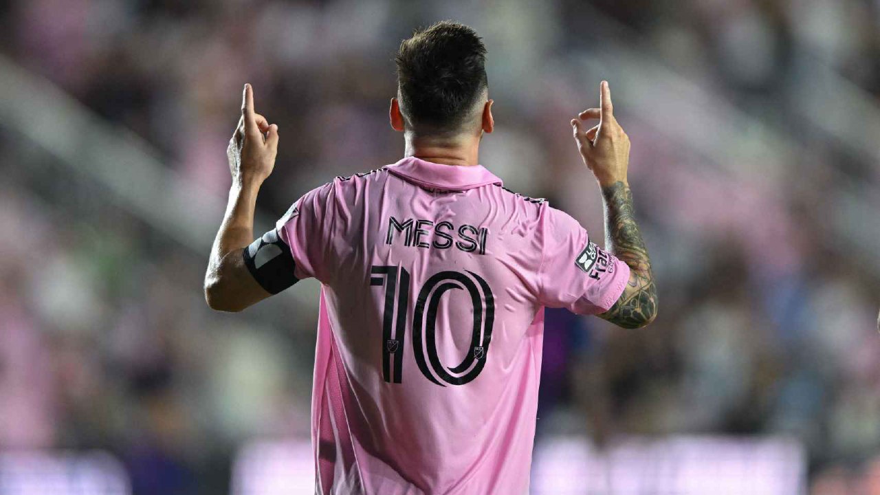 El Barcelona sigue vendiendo la camiseta de Messi en sus tiendas 