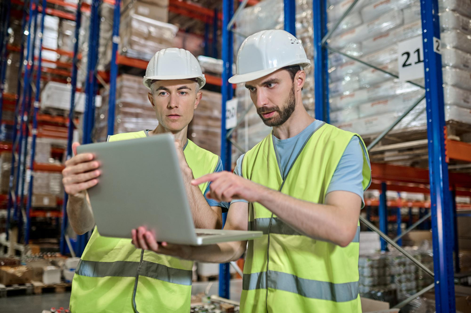 Guía para el benchmarking logístico y optimizar tu cadena de suministro